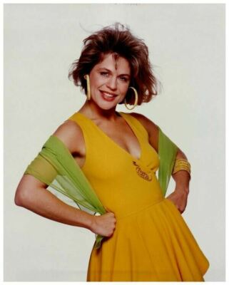 Linda Hamilton Striking Busty Studio Portrait Vivid Vintage 8x10 Color