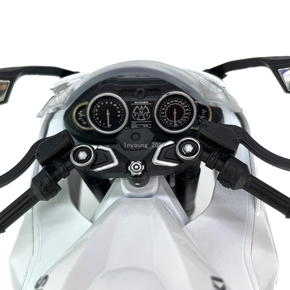 1:9 2023 Suzuki Hayabusa Motorcycle Model Diecast Toy Vehicle with Light White - Image 3 of 4