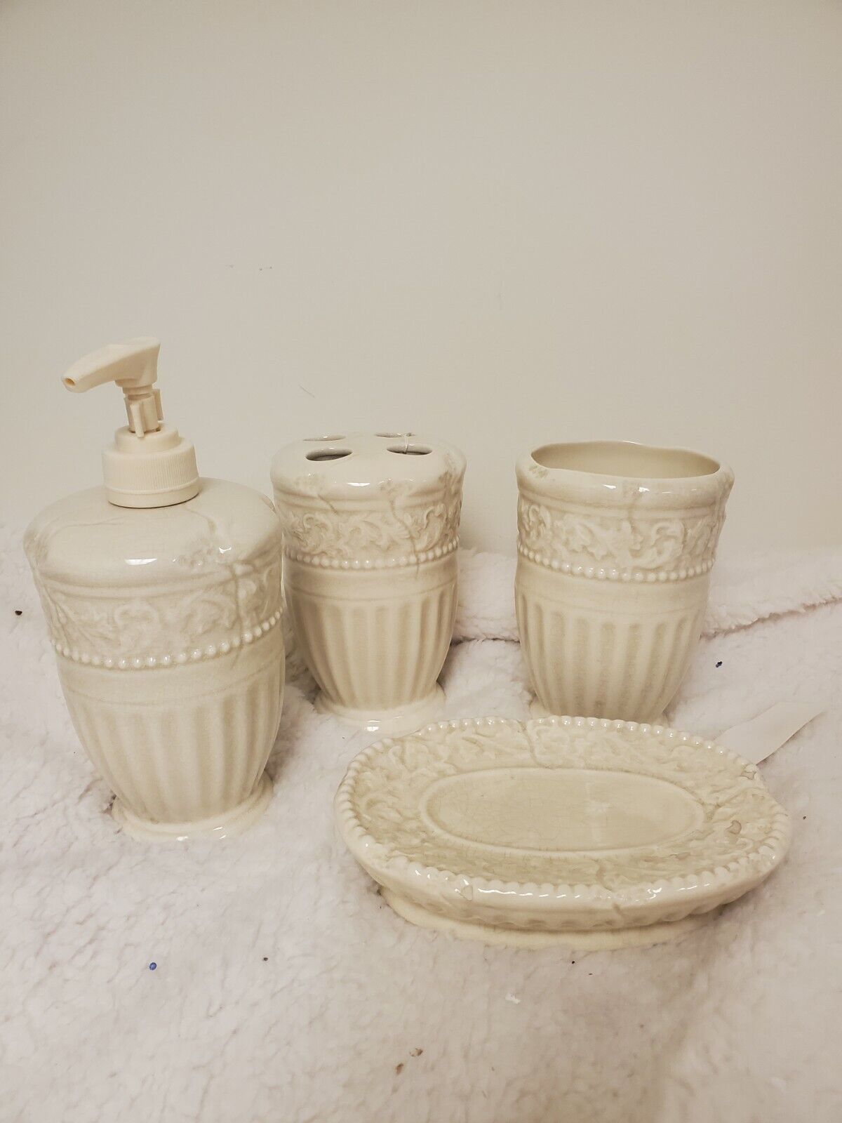 Home Interiors 最安値で 4 Piece Decorative Ceramic 値頃 S Bathroom Accessories