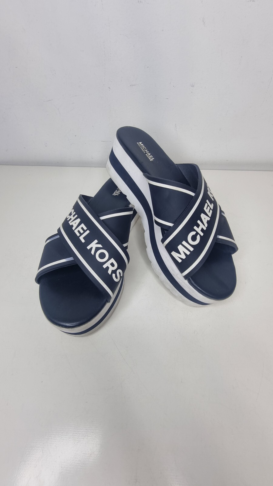 APL Sandali sportivi Michael Kors blu bianchi semi sportivi con zeppa taglia 7M in ottime condizioni HX18K