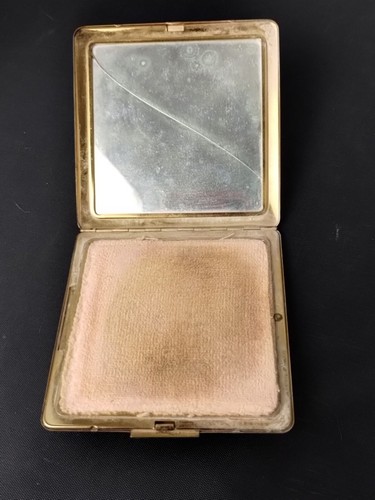 Elgin American Compact Lattice Designed Gold Tone - Picture 3 of 8