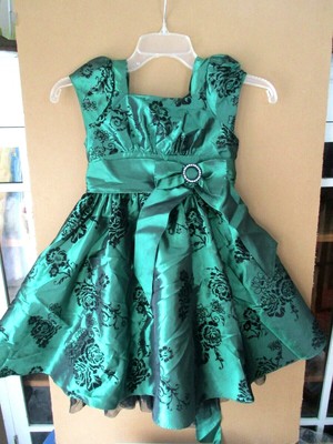 emerald green holiday party dress