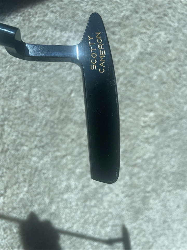 Scotty Cameron Vintage and Rare Classic V Putter Plays RH at 35" NOS Cover New - Image 3 of 4