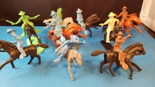 Lot of 9 MOUNTED COWBOYS  Horses plastic gunfighters diorama playset WESTERN NOS