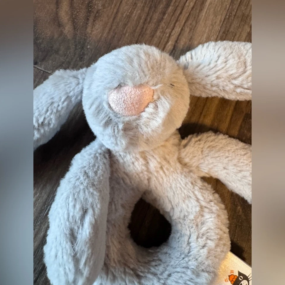 Anillo de conejo beige tímido Jellycat sonajero suave bebé recién nacido conejo Foto 3 de 4