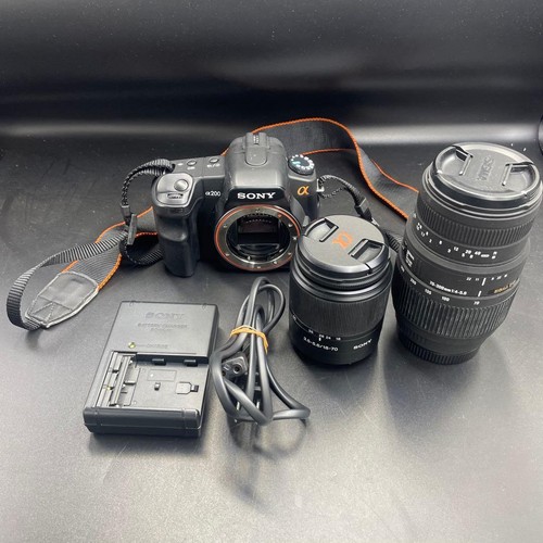 DSLR SONY 200 with 2 lenses