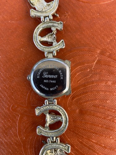 Geneva 7445 Horseshoe Shape Quartz Women's Watch Runs Lot# 266 - Picture 7 of 8