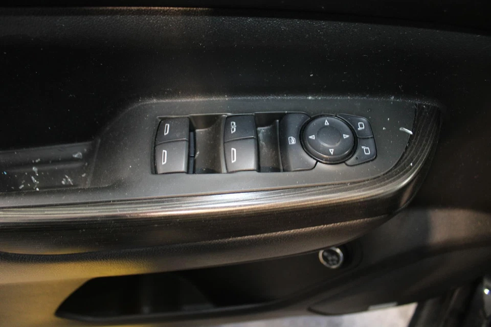 Used Front Left Door Interior Trim Panel fits: 2017 Gmc Acadia Grade A Foto 2 de 4