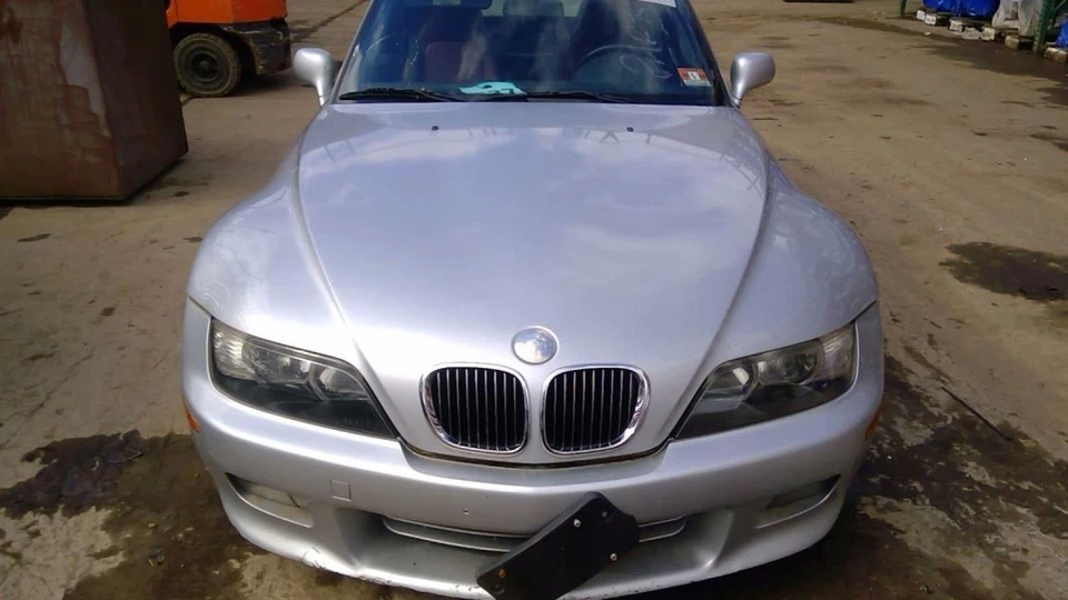 (LOCAL PICKUP ONLY) Rear Bumper Fits 00-02 BMW Z3 742370 Foto 4 de 4