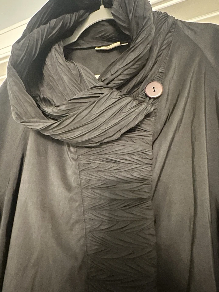 MYCRA PAC USA Women’s Coat Black Lightweight Pleated Long Rare Raincoat  - Image 3 of 4