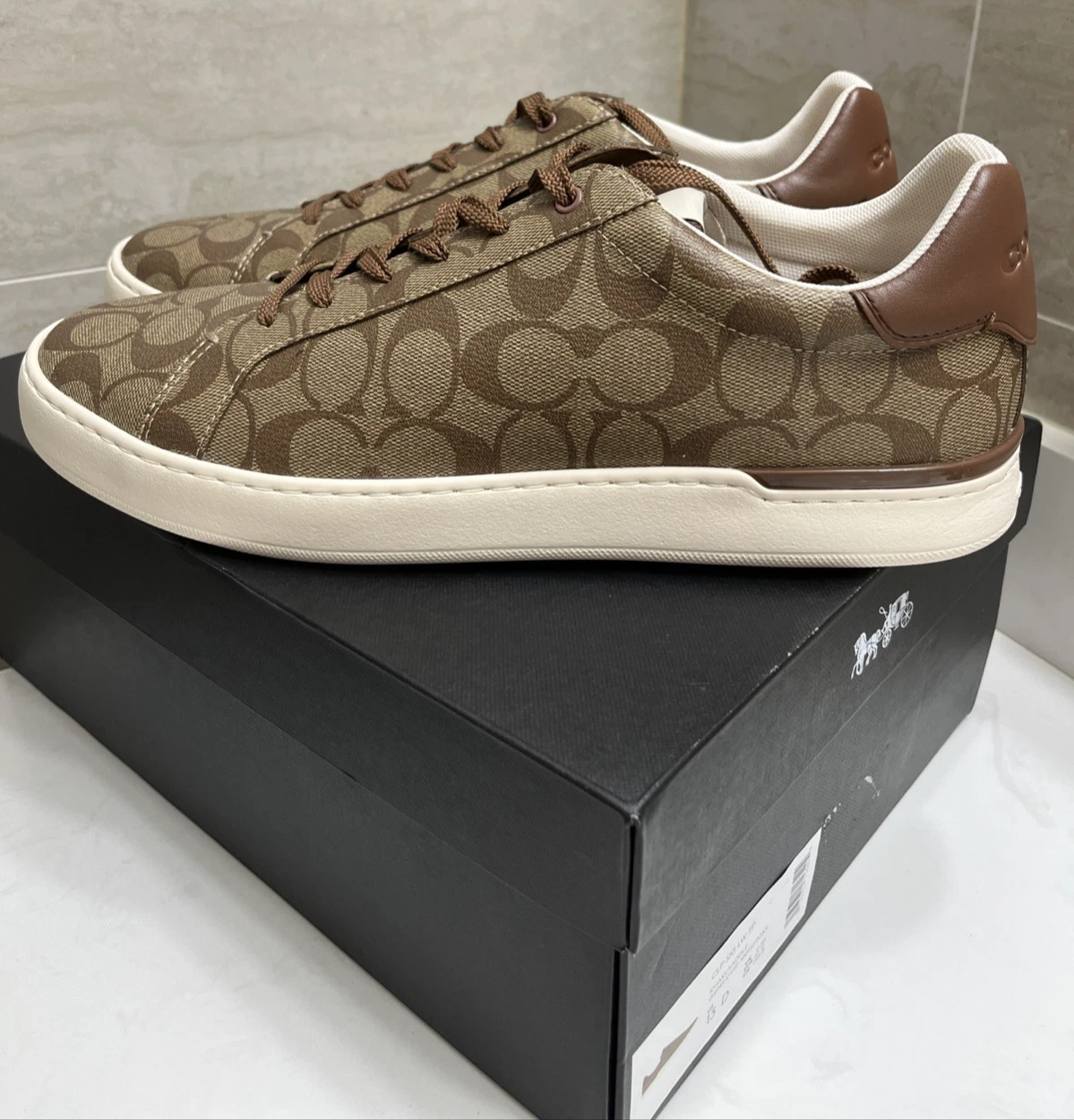 Sneakers Coach New York da uomo firmate in tela con logo rivestito.