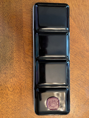 Folding Plastic Watercolor Paint Palette with Mixing Wells and Paint Pans