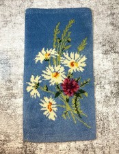 Vintage Handmade Floral Daisy Pattern Hook Latch Rug 38” X21”