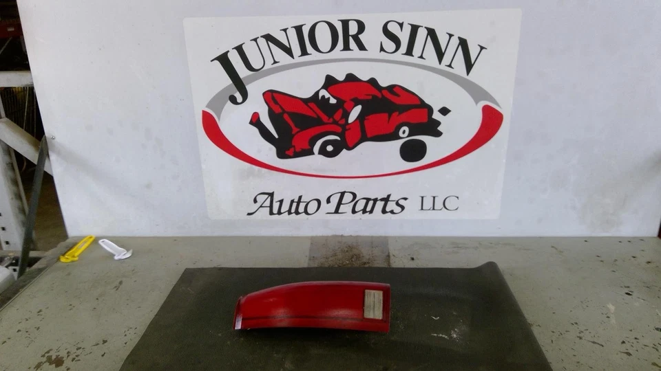 Conjunto de luz trasera derecha usado se adapta a: Chevrolet 1500 1988 camioneta Fleetside derecha Foto 4 de 4