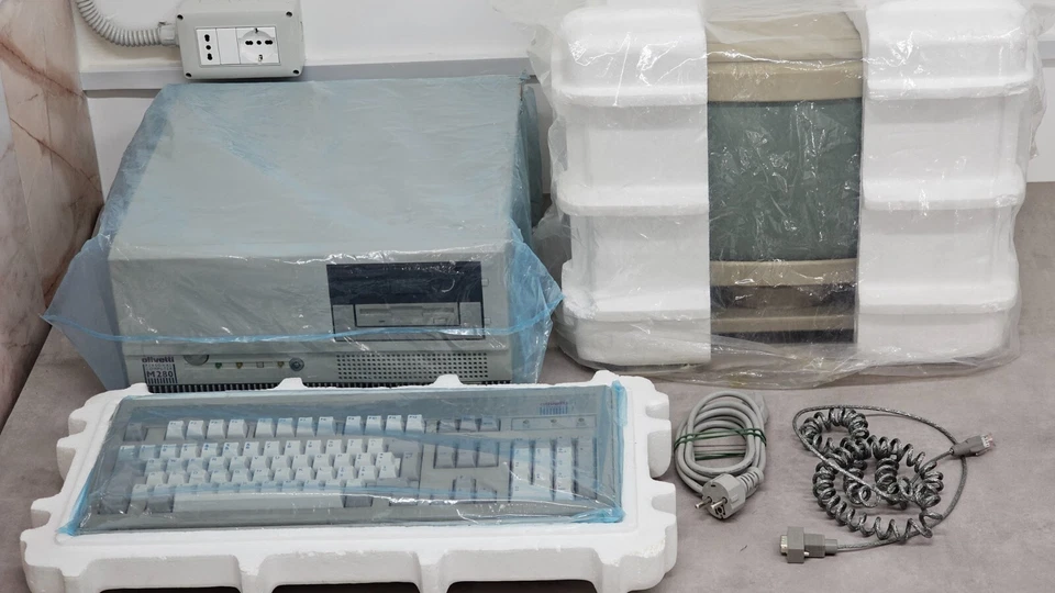 Olivetti M280 Personal Computer - Immagine 2 di 4