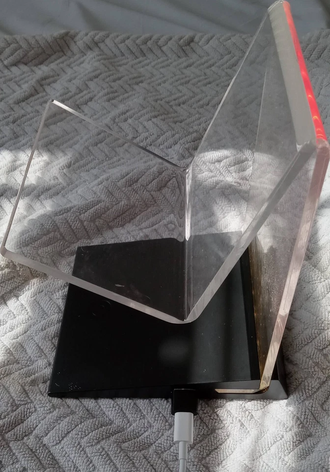 Universal Illuminated RGB VR Charging Stand for Oculus Meta Quest 2 Black Aura - Image 3 of 4