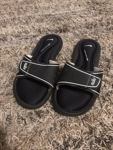 nike women's comfort slides size 9