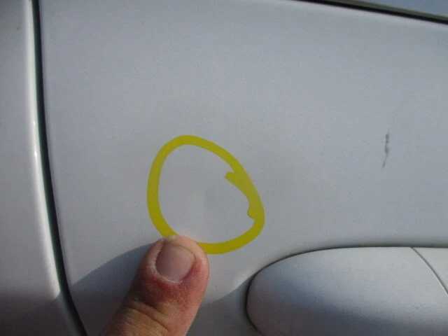 Used Front Right Door Assembly Front fits: 2016 Chrysler 200 electric Sdn 6 pin Foto 2 de 4