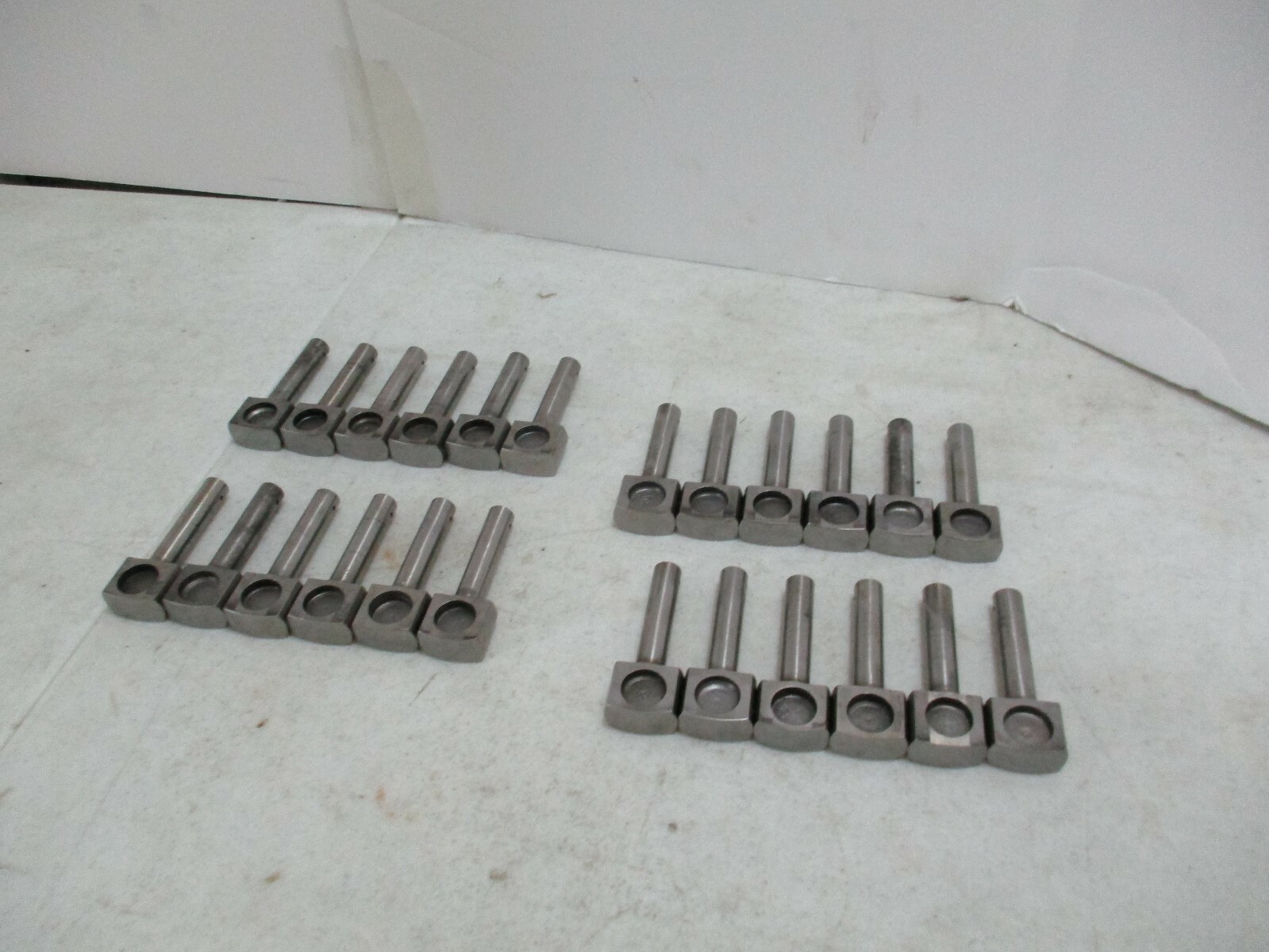 Rolls-Royce Phantom III ccomplete set of 24  tappiets 1936 - 1938) V-12 engine