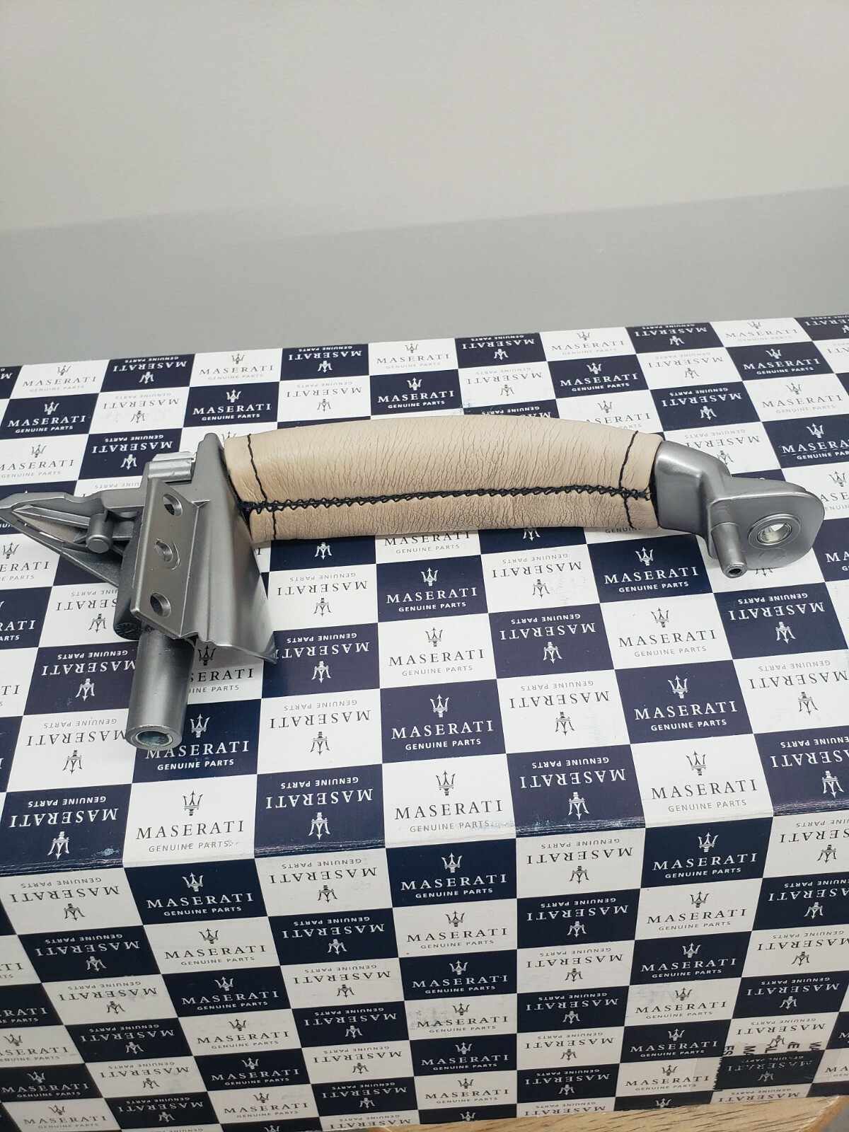 Maserati Granturismo Passenger Interior Door Pull Handle Pearl White
