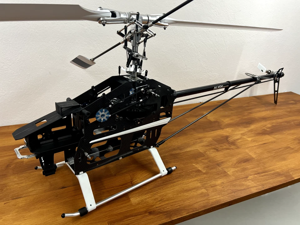 Align T Rex 700 v1 , top Zustand mit Flybarkopf und Rotorblättern - Bild 2 von 4