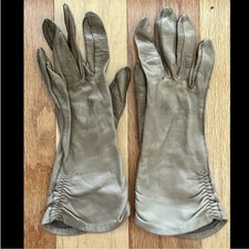 VINTAGE 1960s UNSIGNED LADIES GENUINE KID LEATHER GLOVES TAN UNLINED 6 6.5