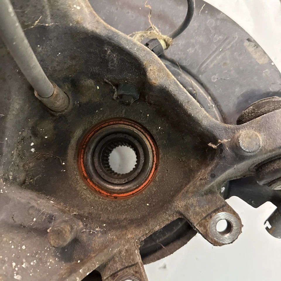 BMW E46 318 323 325 328 Right Passenger Rear Trailing Control Arm w/ Spindle - Image 4 of 4