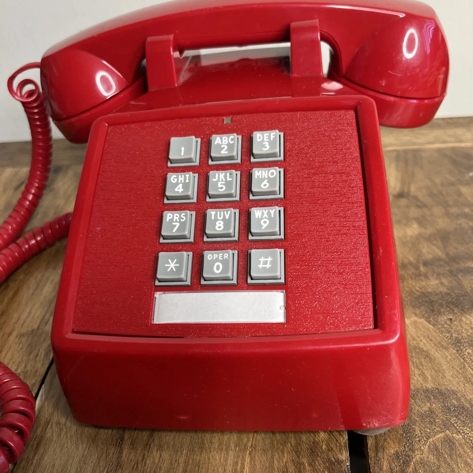 Teléfono de escritorio con cable Cortelco 250047-VBA-20M con volumen - rojo Foto 2 de 4