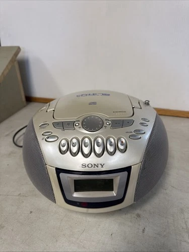 Sony CFD-E75 Portable Boombox CD Player AM/FM Radio Cassette Working Vtg Silver