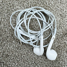 Apple EarPods White In-Ear Wired Earbuds w/ On-Cable Mic 3.5mm Jack