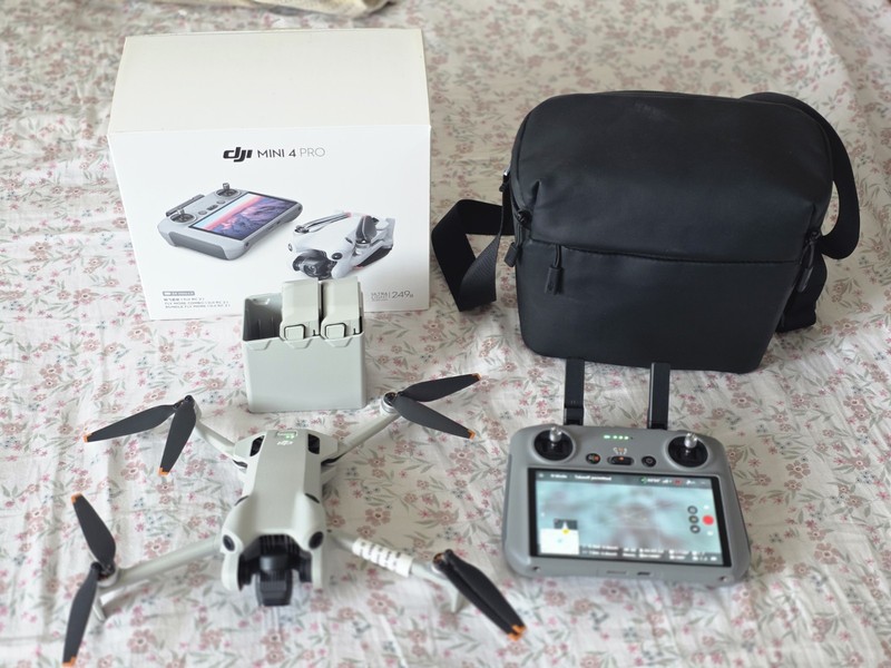 DJI Mini 4 Pro Fly More Combo (with RC 2 Remote) Excellent condition.