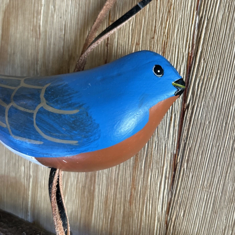 Carillón de viento Bluebird pintado a mano por The Bird House of Cape May Jingle Birds NUEVO Foto 3 de 4