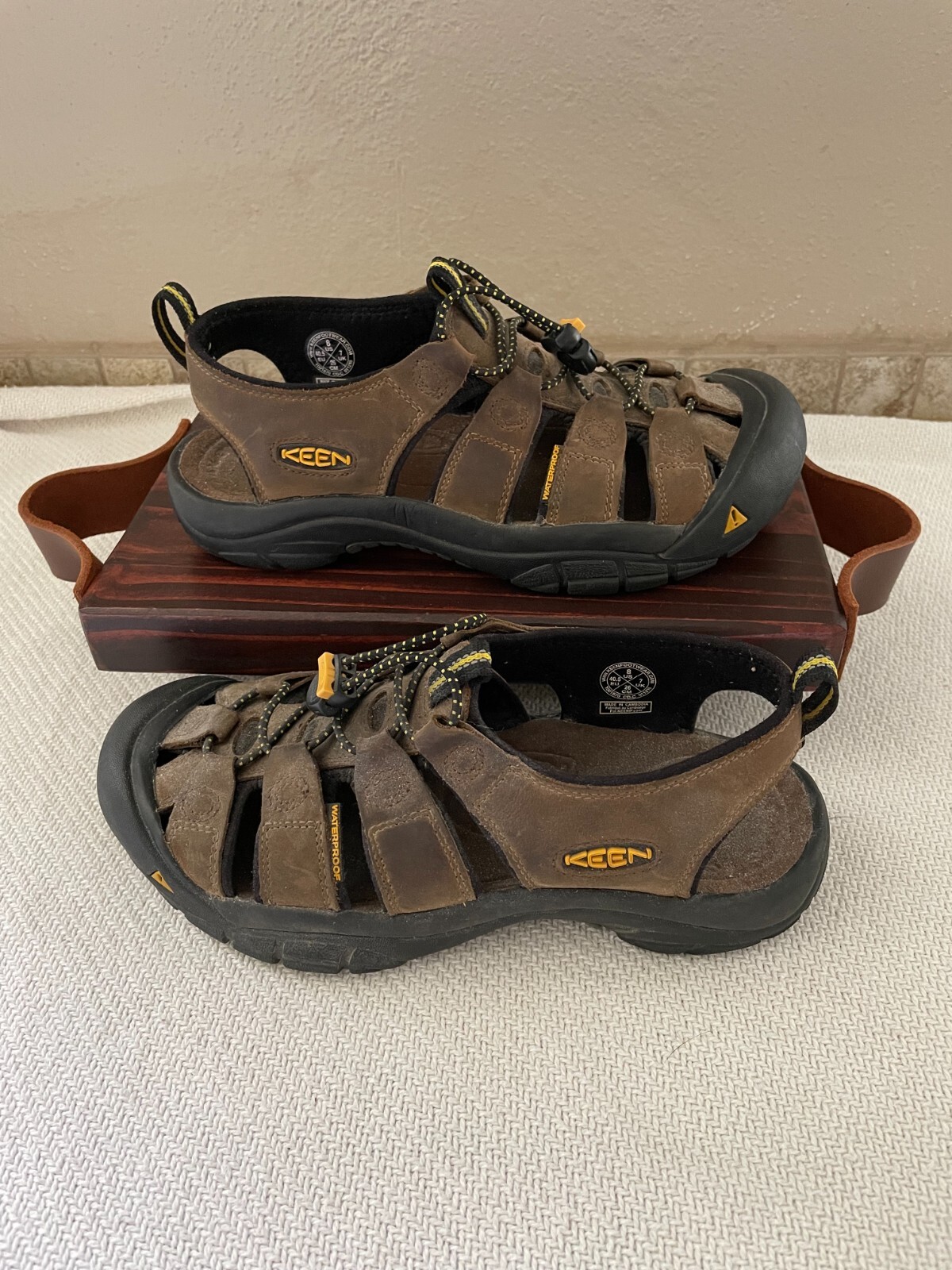 Scarpe sandali Keen uomo Bison Newport taglia 8 impermeabili outdoor escursionismo campeggio