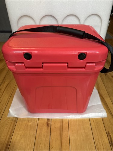 YETI Roadie 24 Cooler - Bimini Pink - Limited Color New - Picture 6 of 10