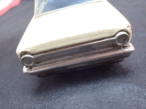 Vintage 1964 Ford Fairlane TOY Tin Friction Car - 第 5/20 張圖片