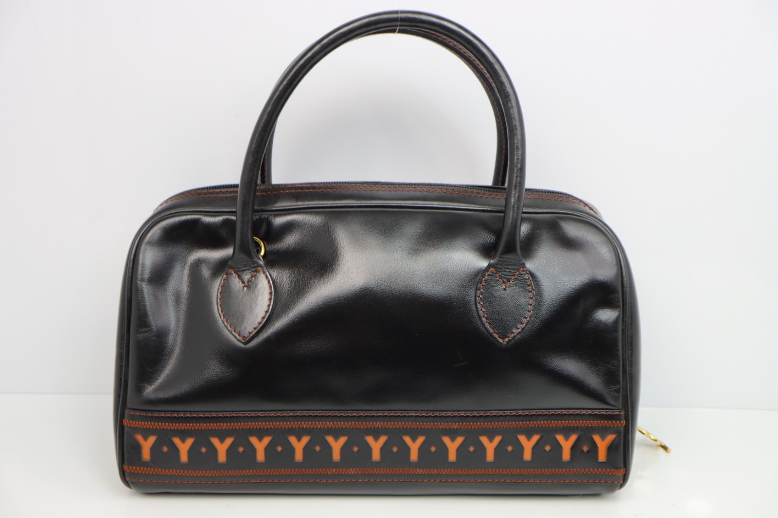 Autentica borsa Yves Saint Laurent Mini Boston taglio a Y con ciondolo in pelle nera x rossa