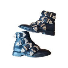 Bottines en cuir avec boucles en métals maje