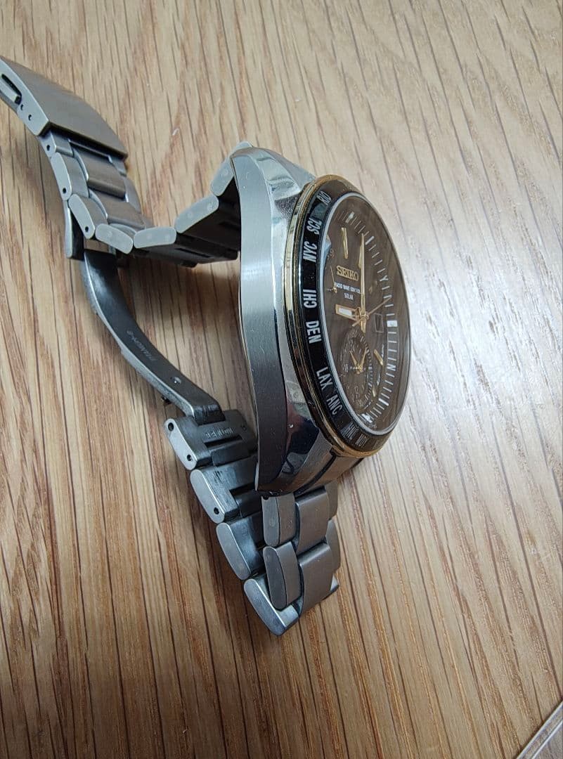 Near Mint SEIKO Brightz SAGA160 8B54-0BB0 Titanium Solar Radio Gold Sapphire image 4