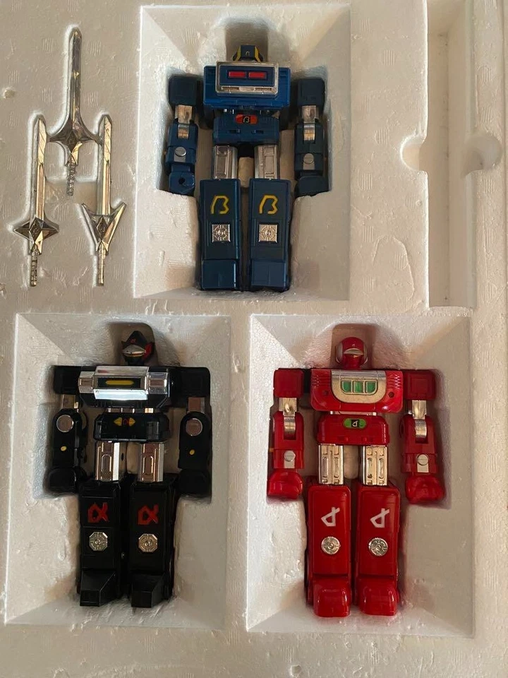 Rare VINTAGE 1983 VOLTRON II Red Blue Black GLADIATOR ALBEGAS BANDAI - Image 3 of 4