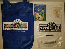 Toys R Us Times Square Shopping Tote Bag, Plastic Bag and Geoffrey Keychain Rare