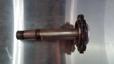81 to 89 ROLLS ROYCE SILVER SPUR SPIRIT DAWN RT OR LT STUB AXLE ON REAR HUB