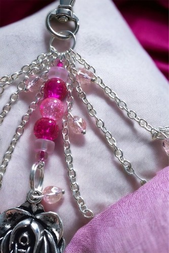 HANDMADE - Pink Glass Large Rose Charm Key Ring Bag Ring - Picture 3 of 3