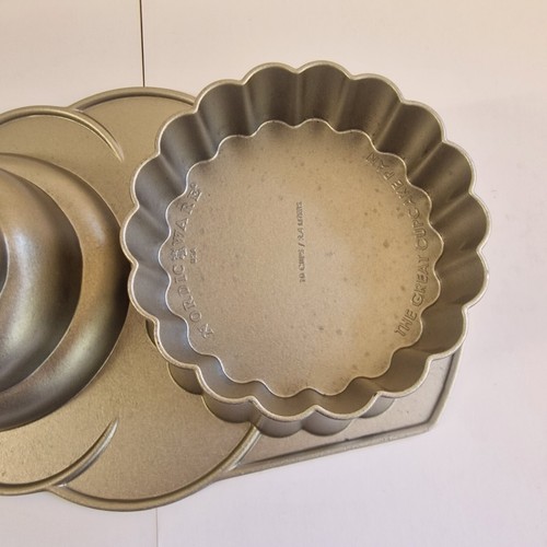 Nordic Ware Cast Aluminium The Great Cupcake Pan - 10 Cups 2.4 litres - Picture 9 of 13