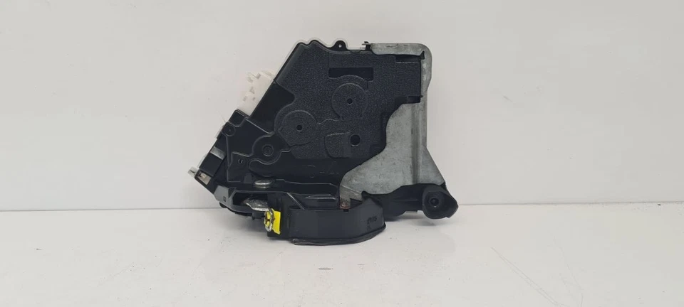 TOYOTA PRIUS MK3 2008-2023 LEFT FRONT CENTRAL LOCKING MOTOR ASSEMBLY 6904047070 - Image 3 of 4