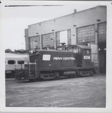PENN CENTRAL GE Diesel 8556 Car Barns Paoli 1969 Train VINTAGE PHOTO ORIGINAL
