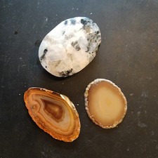 BEAUTIFUL RAINBOW MOONSTONE PALM STONE 66 GRAMS, 2 Brown Sliced Agate 22 Grams