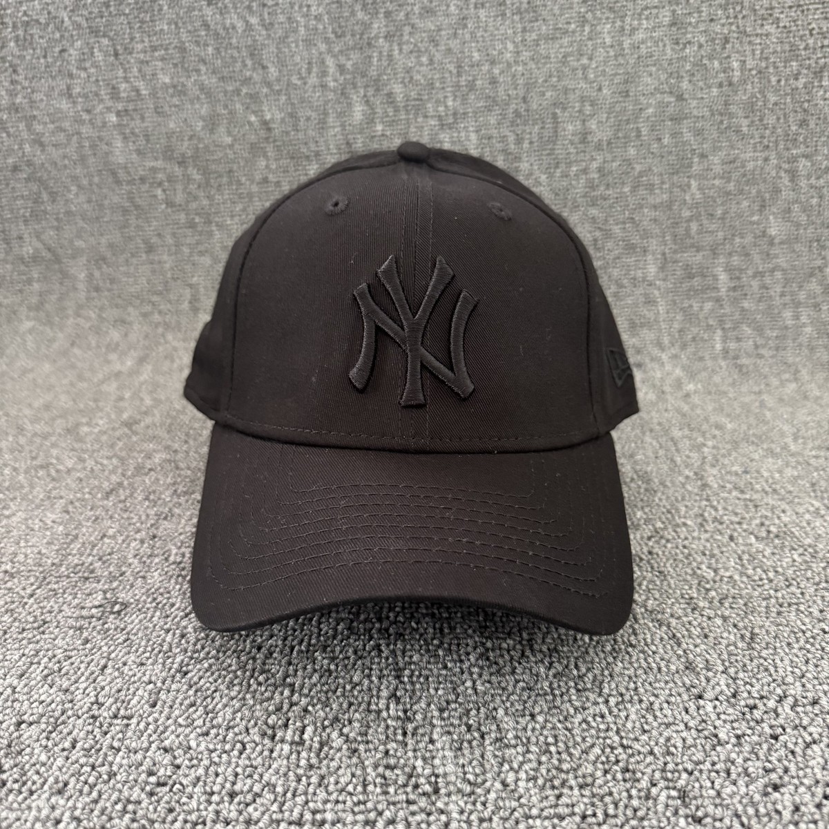 New Era New York Yankees Black Strapback Cap Tonal Logo Curved Brim