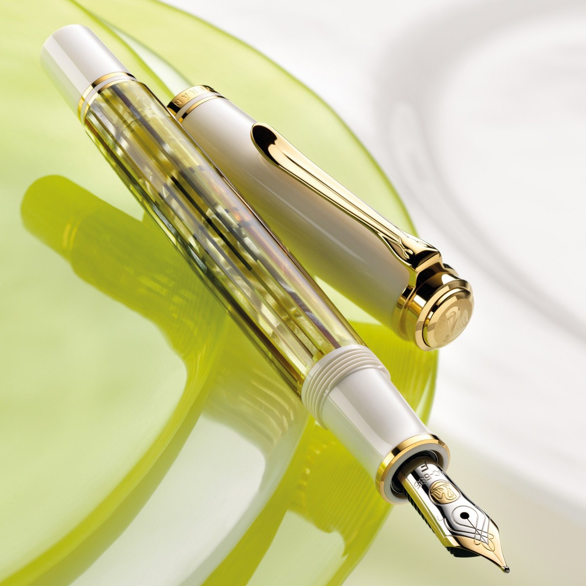 筆記具 PELIKAN Souveran M400 White Turtoise OM Pelikan Souverän® M400 Tortoiseshell White Fountain Pen 14K gold