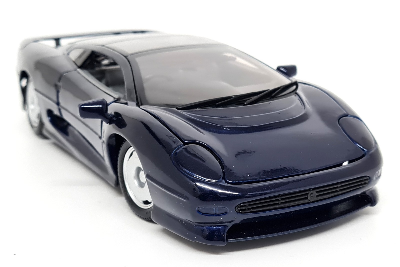 Maisto 1/24 - Jaguar XJ220 Blue 90s Supercar Diecast Scale Model Car