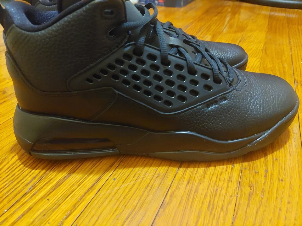 Size 12 - Jordan Maxin 200 Black Anthracite - Image 2 of 4